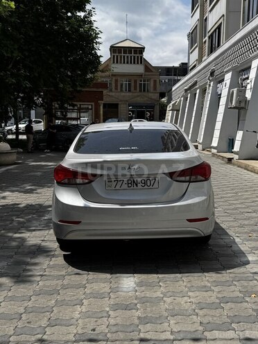 Hyundai Elantra-4