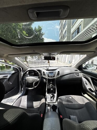 Hyundai Elantra-3