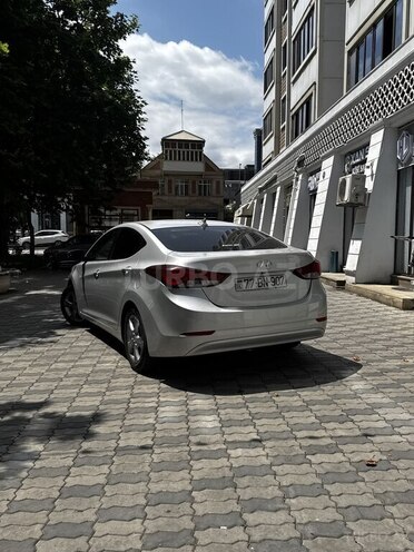 Hyundai Elantra-5