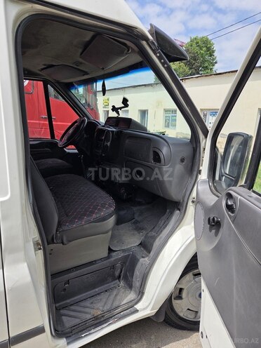 Ford Transit-3