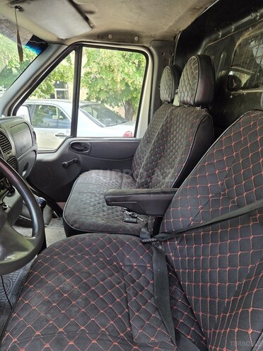 Ford Transit-5