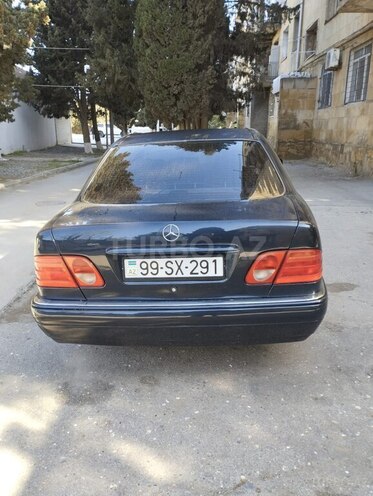Mercedes E 240-2