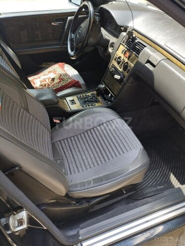 Mercedes E 240-8