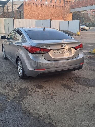 Hyundai Elantra-2
