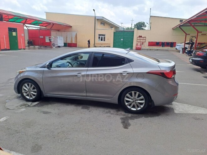 Hyundai Elantra-3