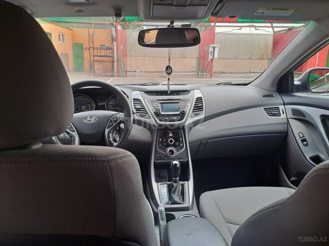 Hyundai Elantra-5