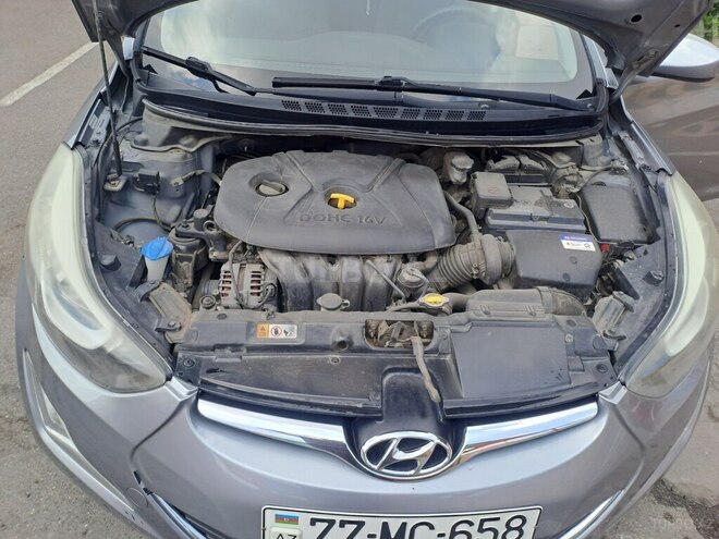 Hyundai Elantra-6