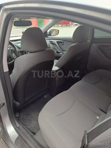 Hyundai Elantra-8