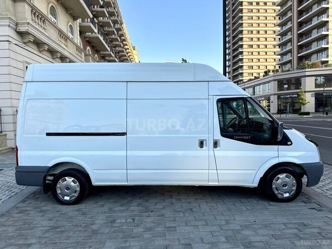 Ford Transit-9