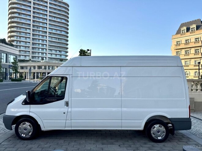 Ford Transit-10