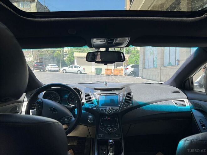Hyundai Elantra-9
