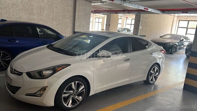 Hyundai Elantra-12