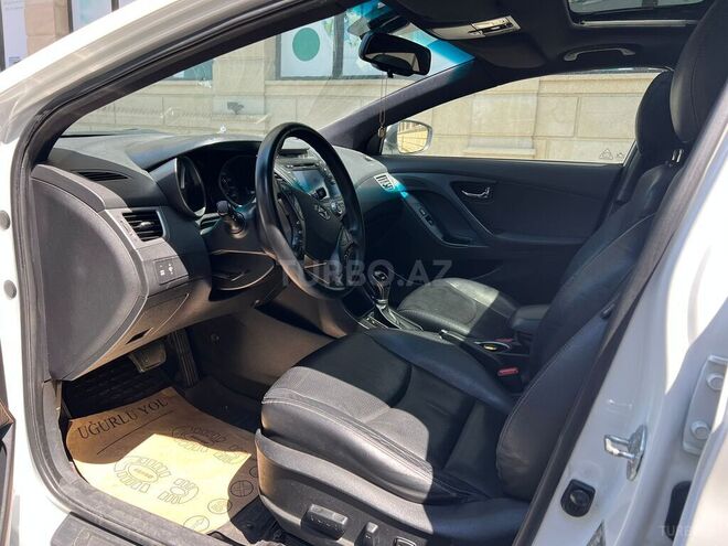 Hyundai Elantra-11