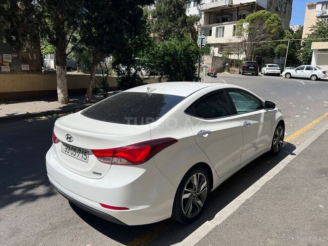 Hyundai Elantra-2