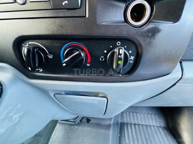Ford Transit-21