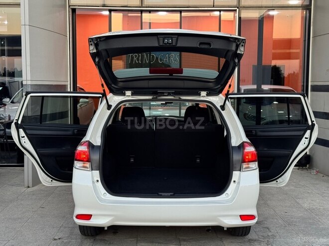 Toyota Corolla Fielder-11