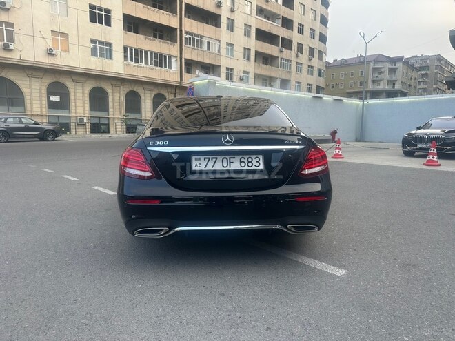 Mercedes E 300 4MATIC-4