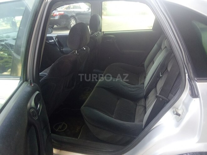Opel Vectra-12
