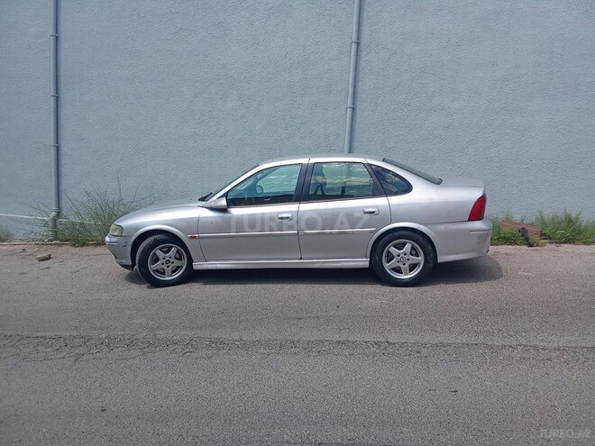 Opel Vectra-4