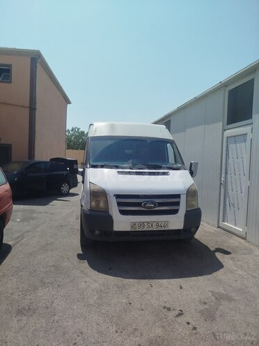 Ford Transit-13