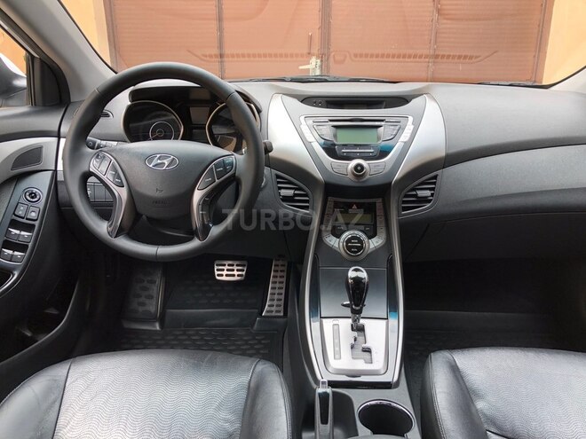 Hyundai Elantra-3