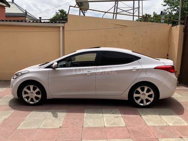 Hyundai Elantra-5