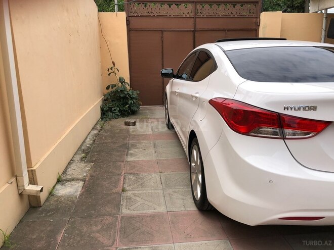 Hyundai Elantra-8