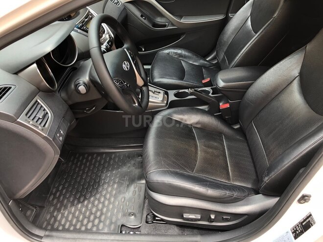 Hyundai Elantra-10