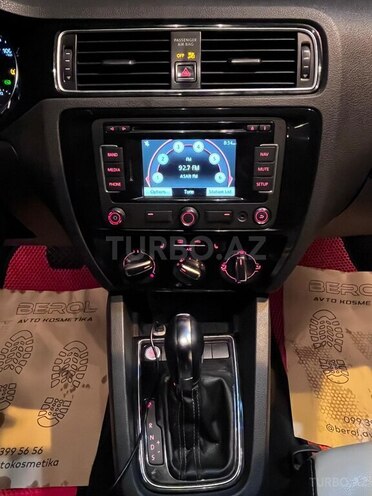 Volkswagen Jetta-10