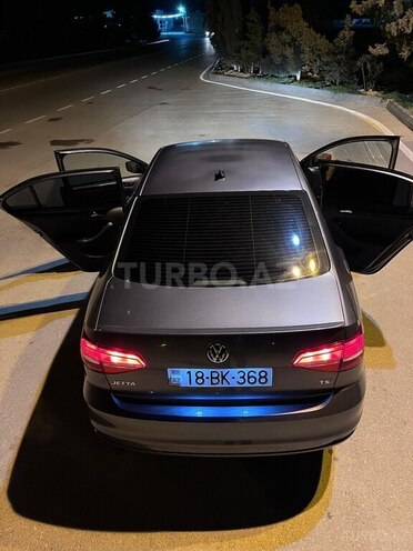 Volkswagen Jetta-11