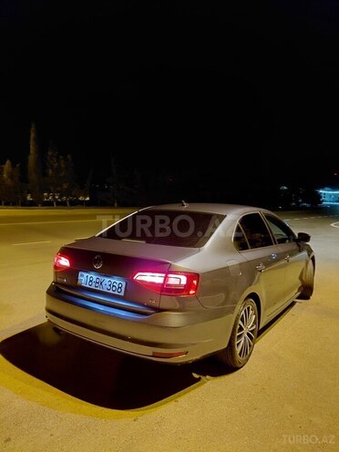 Volkswagen Jetta-16