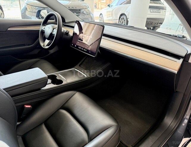 Tesla Model 3-9