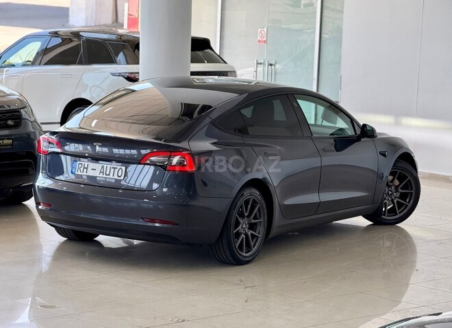 Tesla Model 3-6