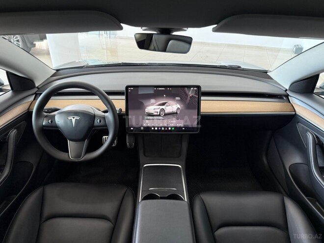 Tesla Model 3-8
