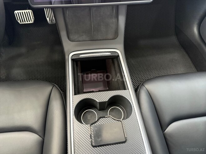 Tesla Model 3-16