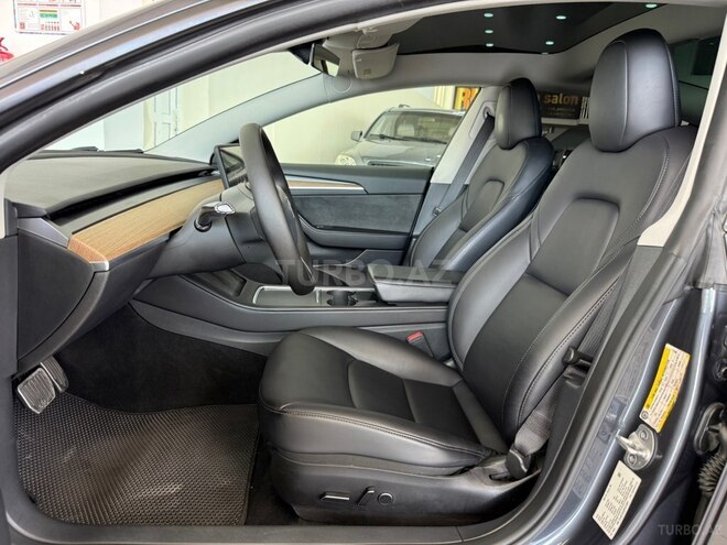 Tesla Model 3-7