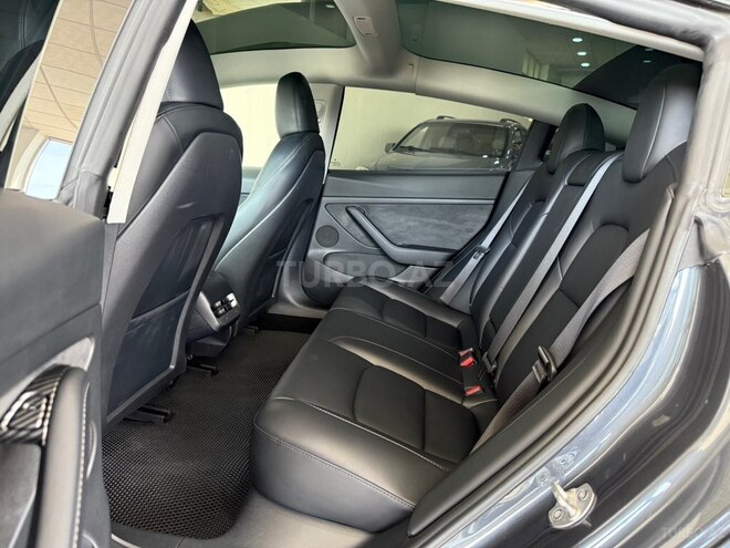 Tesla Model 3-10