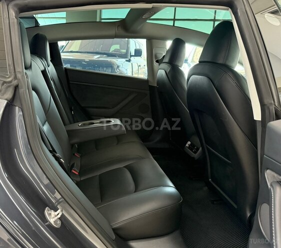 Tesla Model 3-11