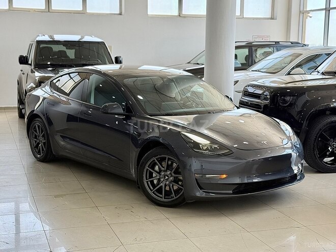 Tesla Model 3-3