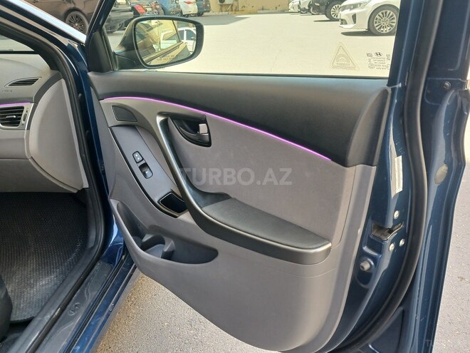 Hyundai Elantra-15