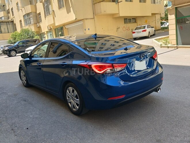 Hyundai Elantra-8