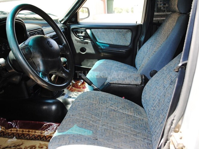 GAZ 3110 "Volga"-8