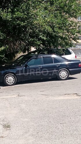 Mercedes 220 E-12