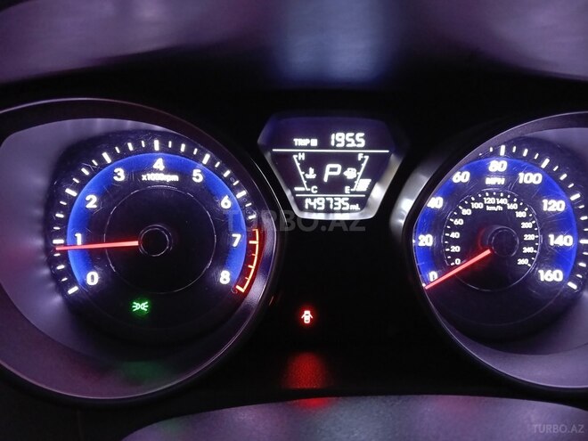 Hyundai Elantra-3