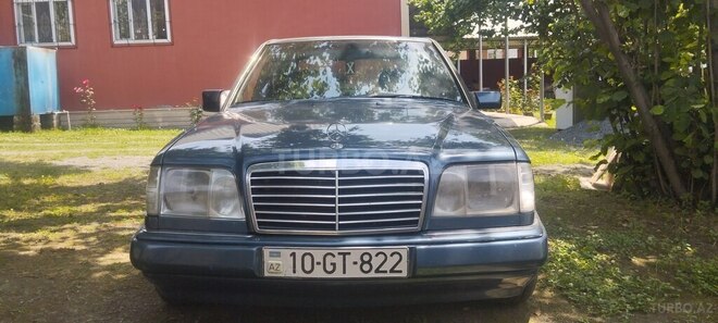 Mercedes 220 E-1
