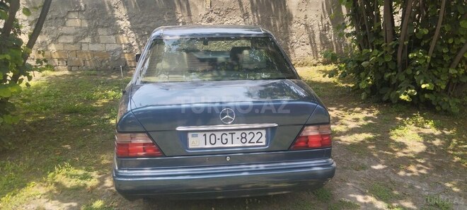 Mercedes 220 E-4