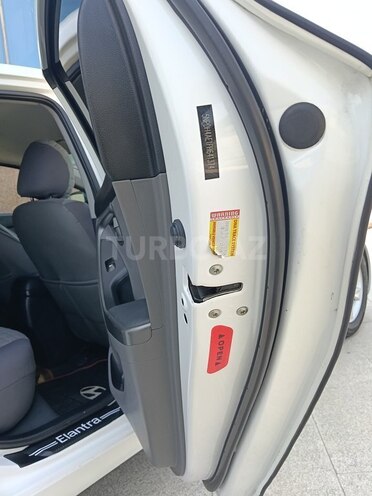 Hyundai Elantra-8