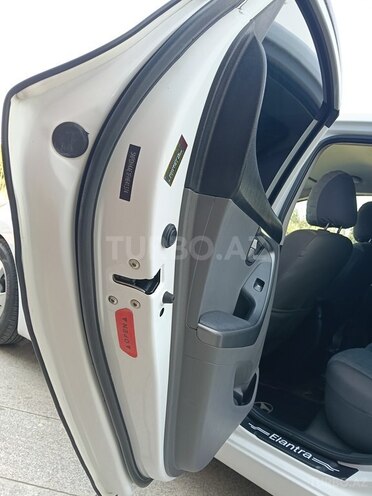 Hyundai Elantra-6