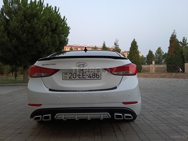 Hyundai Elantra-12