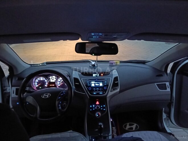 Hyundai Elantra-14